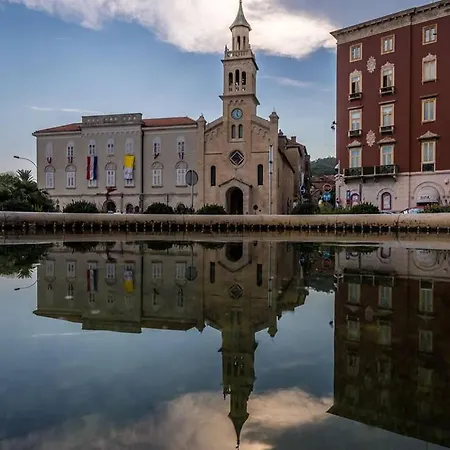 Famous Promenade Riva Apartment *